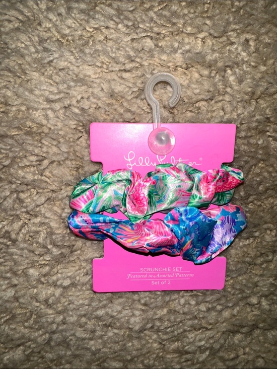 Lilly Pulitzer Accessories - NWT Lilly Pulitzer Scrunchie Set